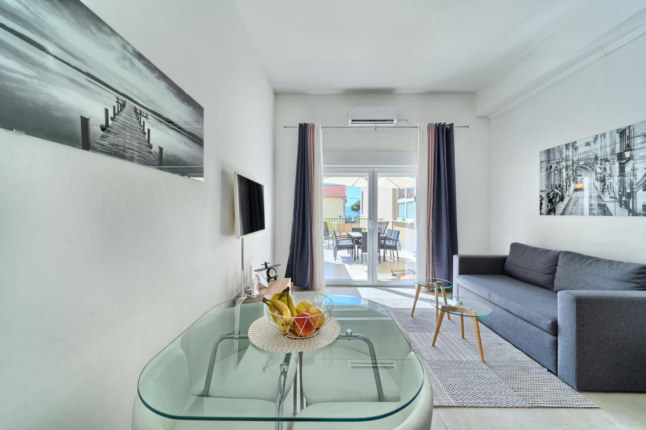 Terrace Apartment Danny คาชเตลา ภายนอก รูปภาพ